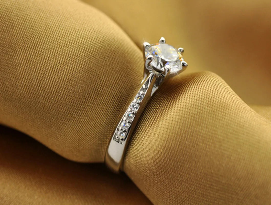 Éclat Solitaire Ring