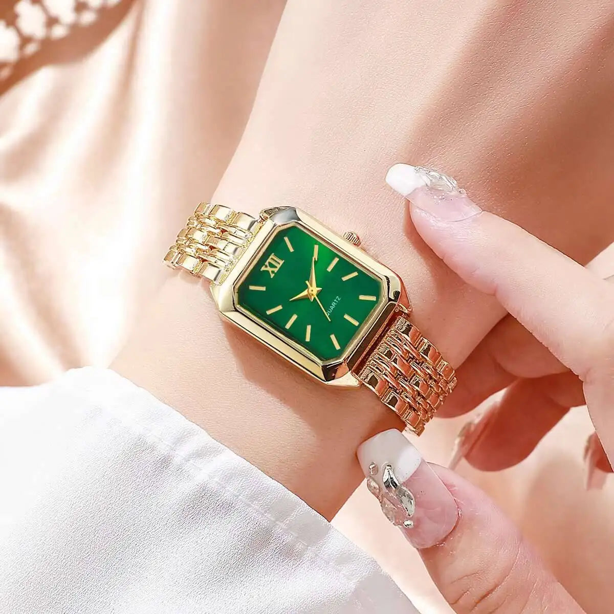 Carré Luxury Watch