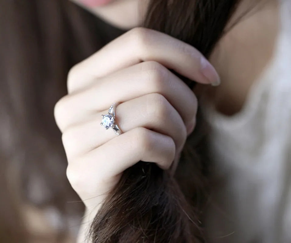 Éclat Solitaire Ring