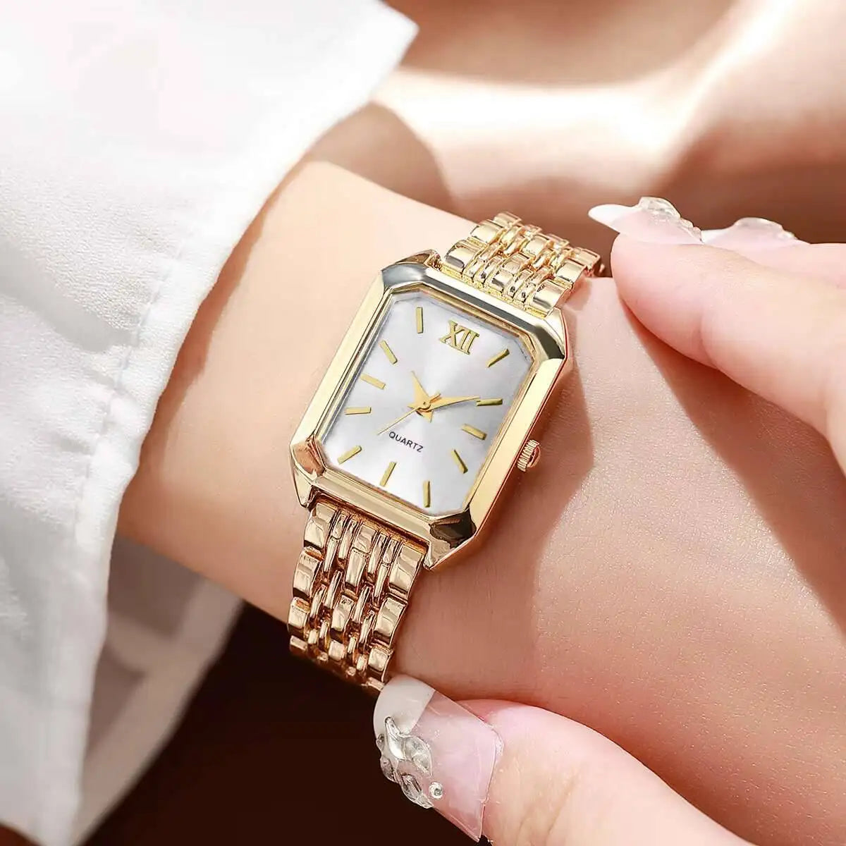 Carré Luxury Watch
